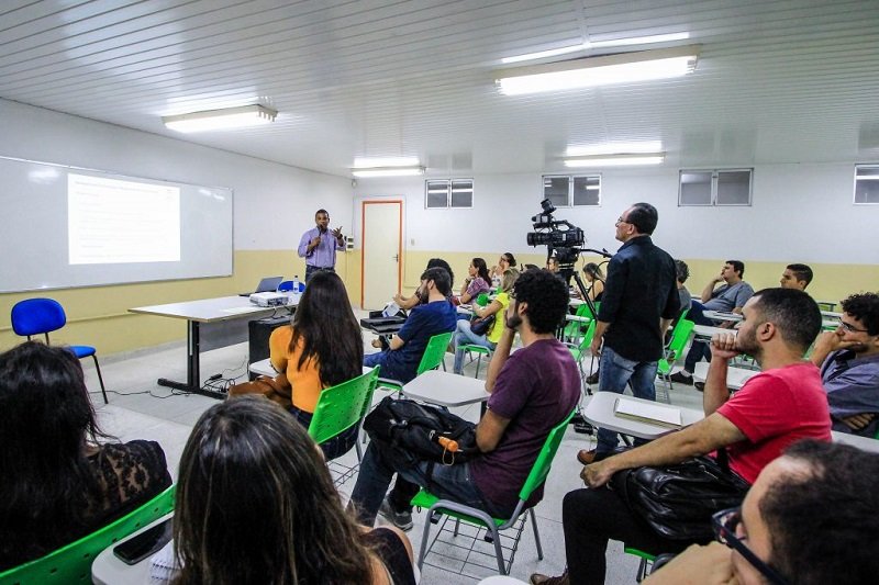 Clayton Santos palestra na aula inaugural do curso de Especializacao em Assessoria de Imprensa da Ufal - Veja a média de idade que os alunos ingressam nos cursos da Ufal