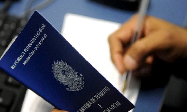 carteira de trabalho 07122000711 - Apenas jovens até 24 anos tiveram saldo positivo de emprego em AL este ano